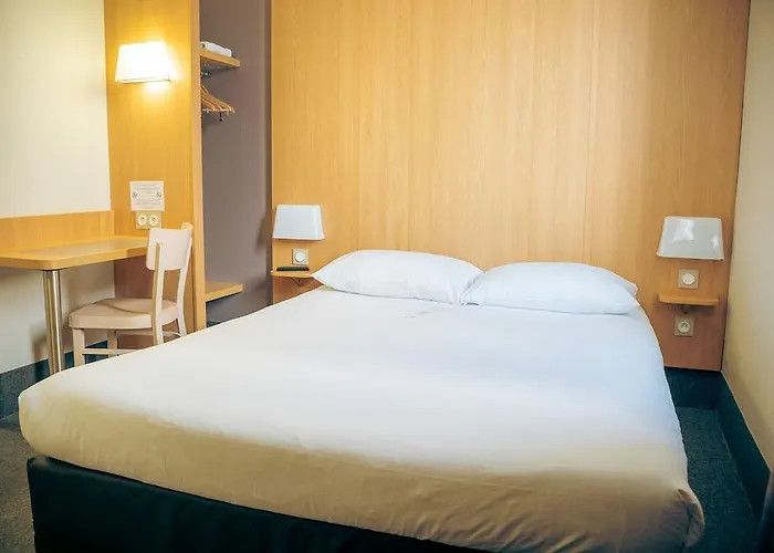 Metz Est Technopole Pole Sante Отель 2*